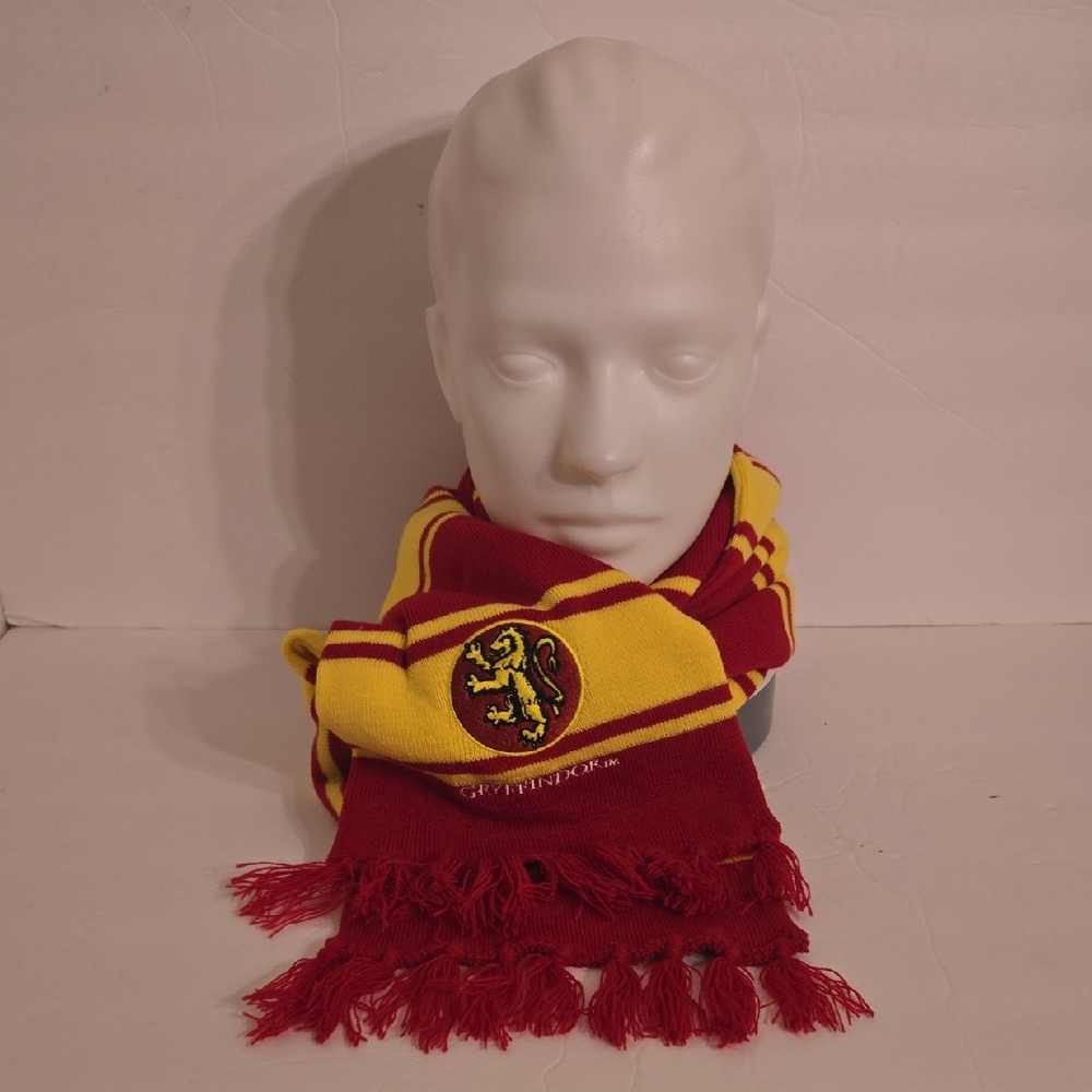 Wizarding World Harry Potter Gryffindor Red and Yellow Scarf - OS